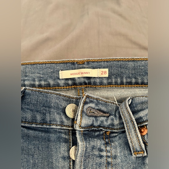 Levi’s Wedgie Skinny Jeans - Picture 3 of 4